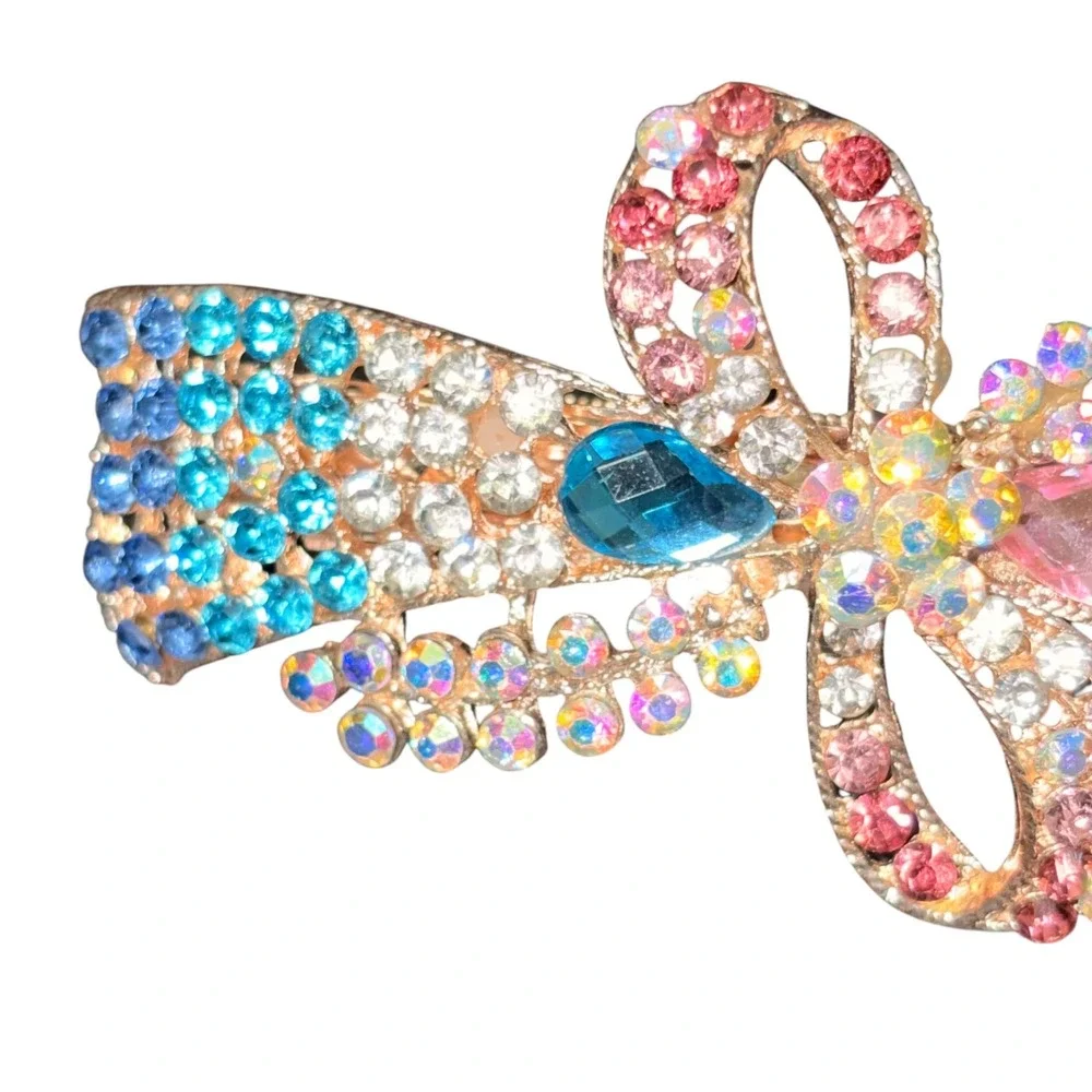 Unbranded ornate bow